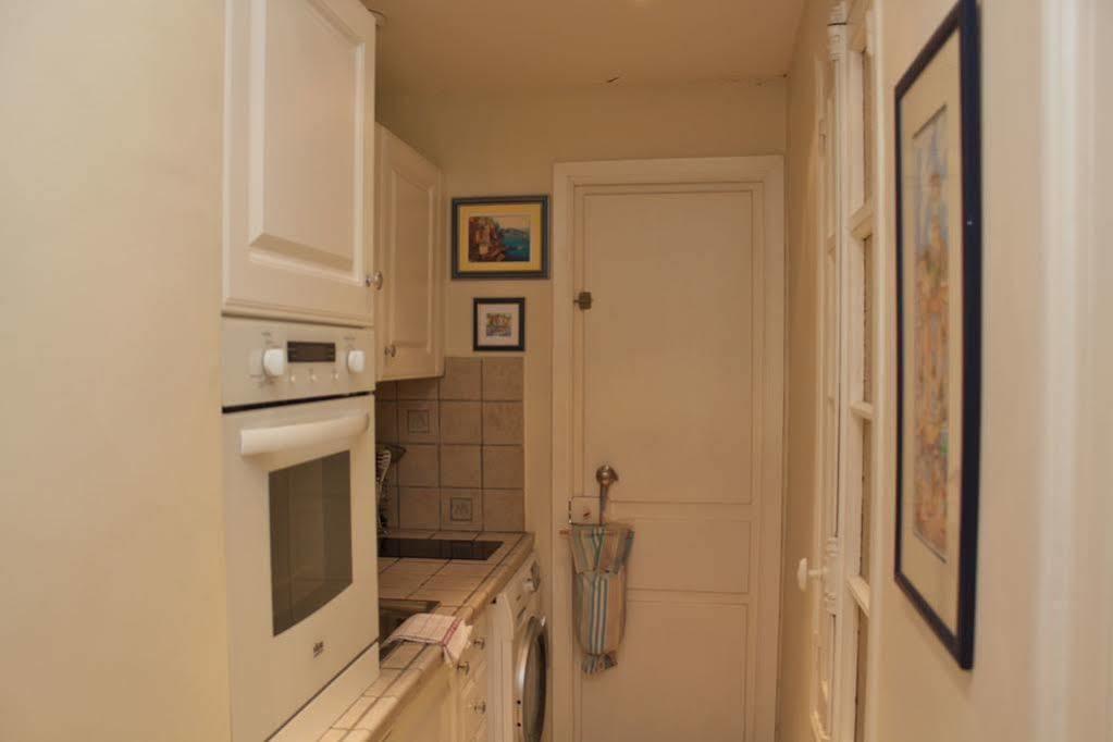 Charming Port View Studio: Steps from Palais, Cannes Exterior photo