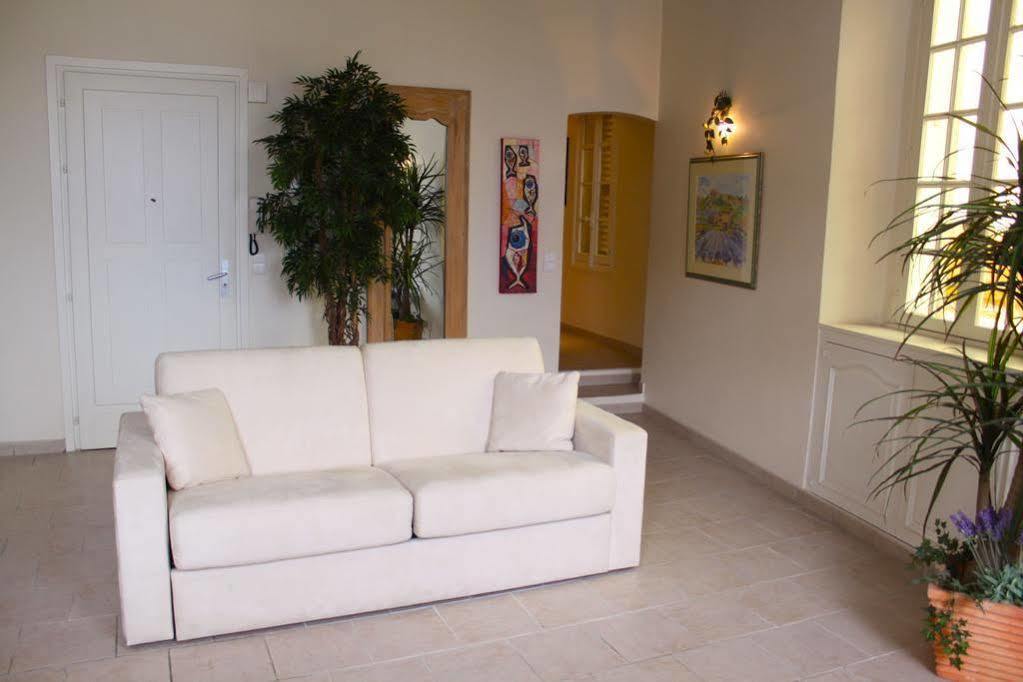 Charming Port View Studio: Steps from Palais, Cannes Exterior photo