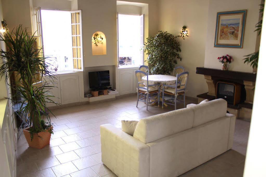 Charming Port View Studio: Steps from Palais, Cannes Exterior photo